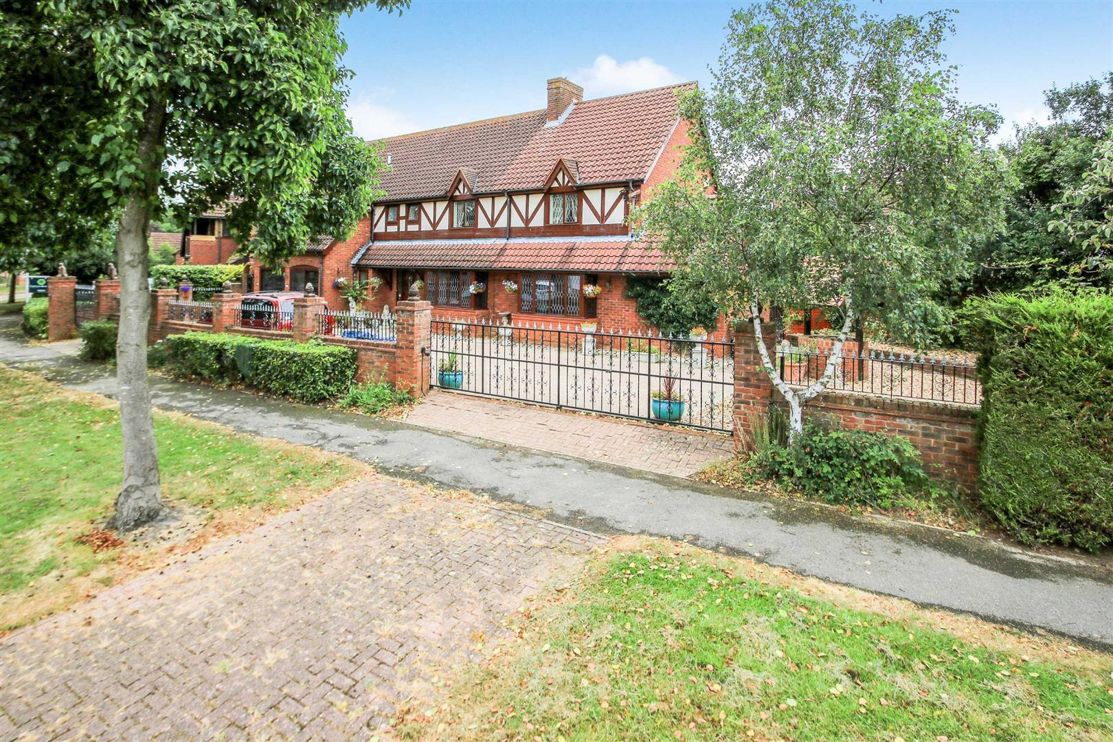 Willen Park Avenue., Willen Park, Milton Keynes